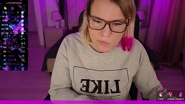 Snapshot of EVAshinyGIRL chatting on 02.04.25 EVAshinyGIRL online show from 02.04.25