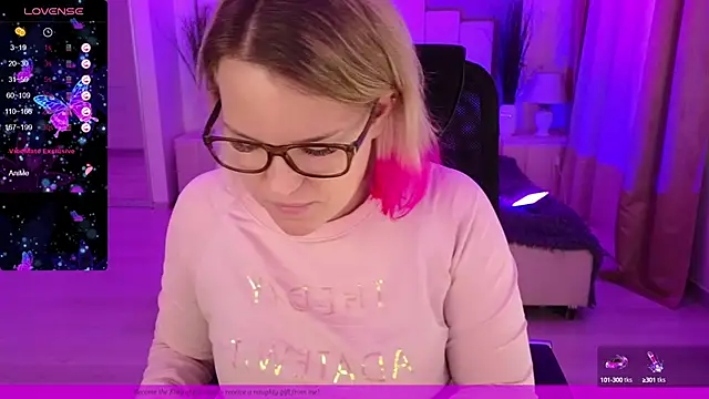 Snapshot of EVAshinyGIRL chatting on 02.07.25 EVAshinyGIRL online show from 02.07.25