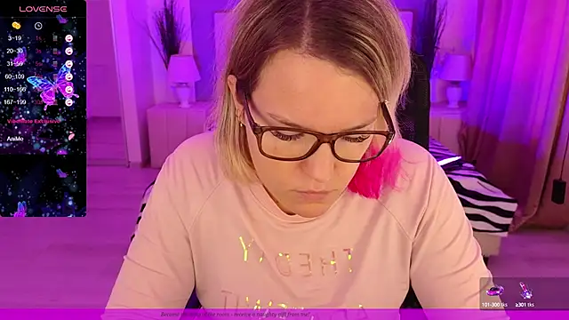 Snapshot of EVAshinyGIRL chatting on 02.08.25 EVAshinyGIRL online show from 02.08.25