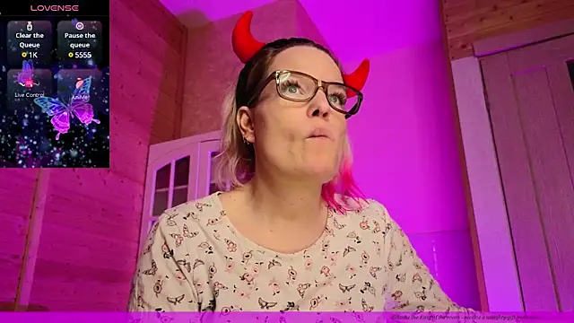 Snapshot of EVAshinyGIRL chatting on 03.09.25 EVAshinyGIRL online show from 03.09.25