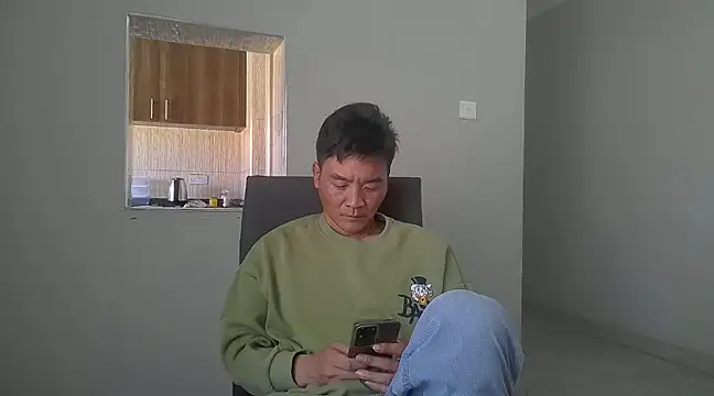 Snapshot of kisstoyousoon2024 chatting on 12.04.24 kisstoyousoon2024 online show from 12.04.24