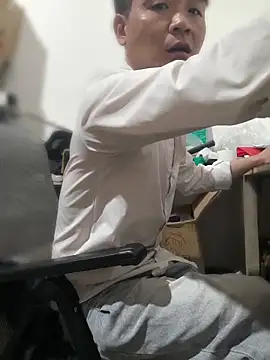 kisstoyousoon2024 online show from 02.28.26