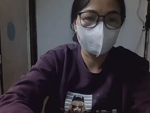 Snapshot of JuliaCiona chatting on 11.13.25 JuliaCiona online show from 11.13.25