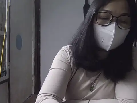 Snapshot of JuliaCiona chatting on 11.18.25 JuliaCiona online show from 11.18.25