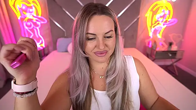 KiraCandyS online show from 10.15.25