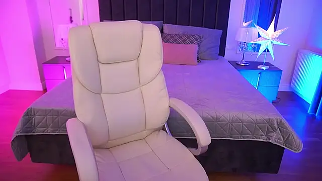 KiraCandyS online show from 12.13.25