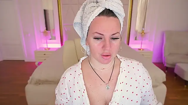 KiraCandyS online show from 04.06.26