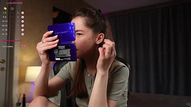 Amely Young online show from 02.06.25