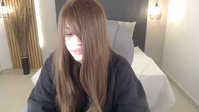 Snapshot of celestica_rose chatting on 06.17.26 celestica rose online show from 06.17.26