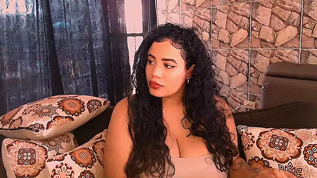 Snapshot of Emmacamille chatting on 02.27.25 Emmacamille online show from 02.27.25