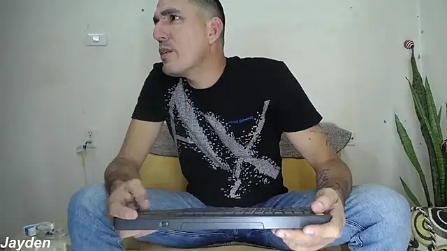 Snapshot of jayydenandjacob chatting on 11.15.25 jayydenandjacob online show from 11.15.25