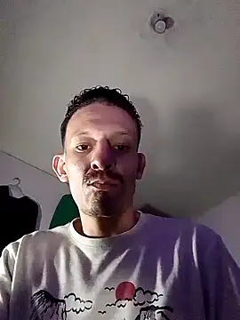 Snapshot of trebollhht chatting on 02.04.25 trebollhht online show from 02.04.25