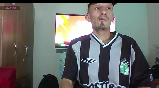 Snapshot of trebollhht chatting on 02.21.25 trebollhht online show from 02.21.25