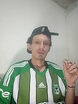 Snapshot of trebollhht chatting on 09.13.25 trebollhht online show from 09.13.25