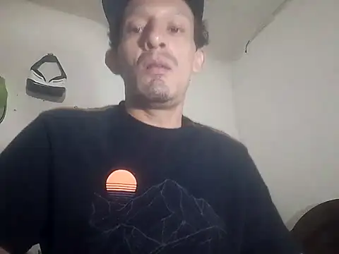 Snapshot of trebollhht chatting on 09.15.25 trebollhht online show from 09.15.25