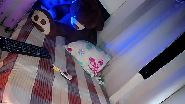 Maryonthemoon online show from 12.31.24