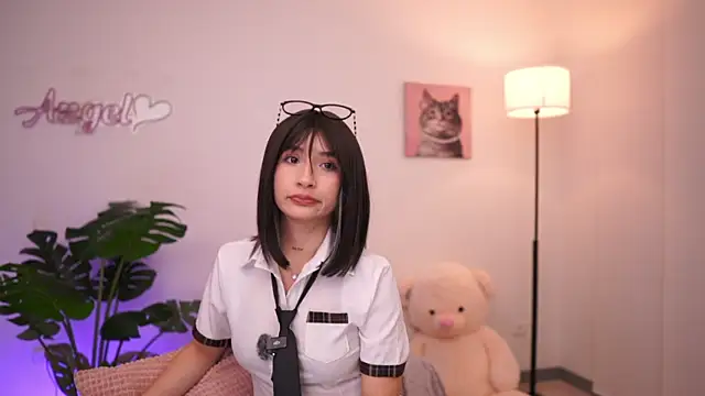 Angeeel  online show from 10.13.25