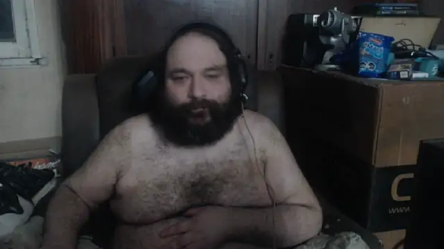 Snapshot of hairyhulk chatting on 01.04.25 hairyhulk online show from 01.04.25