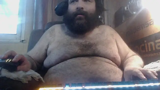 Snapshot of hairyhulk chatting on 01.10.25 hairyhulk online show from 01.10.25