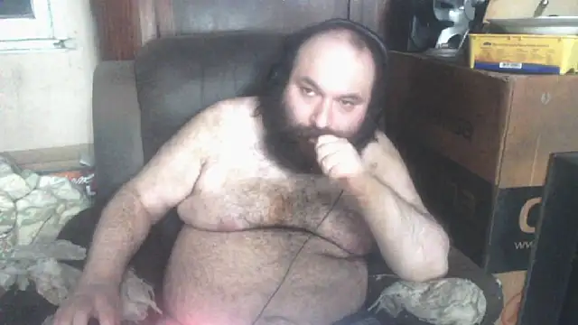 Snapshot of hairyhulk chatting on 02.12.25 hairyhulk online show from 02.12.25