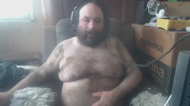 Snapshot of hairyhulk chatting on 10.10.25 hairyhulk online show from 10.10.25