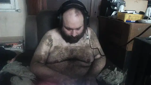 Snapshot of hairyhulk chatting on 10.11.25 hairyhulk online show from 10.11.25
