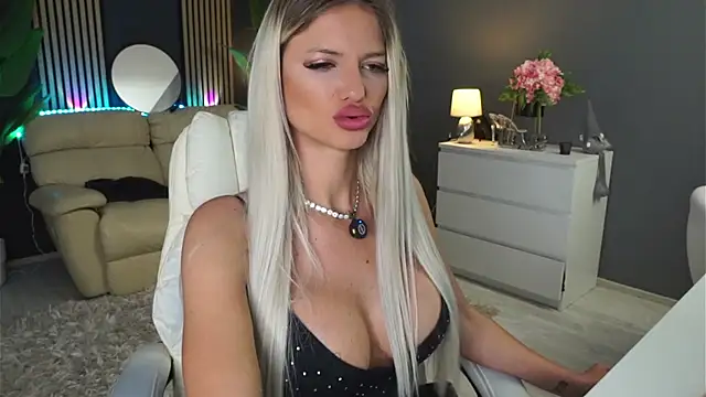 Snapshot of SweetBlondy35 chatting on 05.19.26 SweetBlondy35 online show from 05.19.26