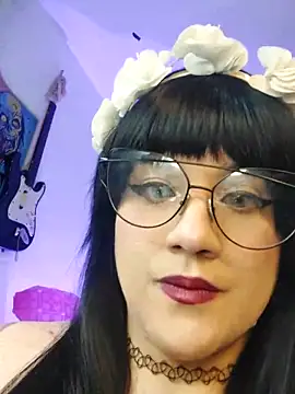 ItsNaiixa online show from 12.17.24