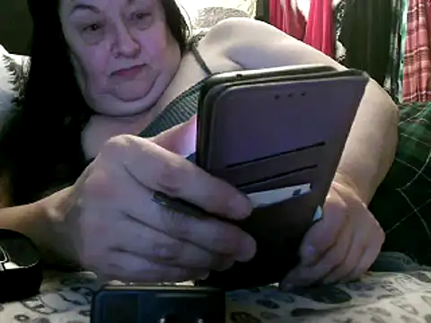 Snapshot of WHITEDAROSE chatting on 03.18.25 WHITEDAROSE online show from 03.18.25