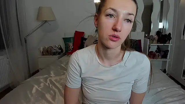 KateRedgar online show from 03.22.25