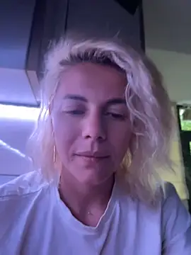 Snapshot of tanyagrey chatting on 06.18.26 tanyagrey online show from 06.18.26