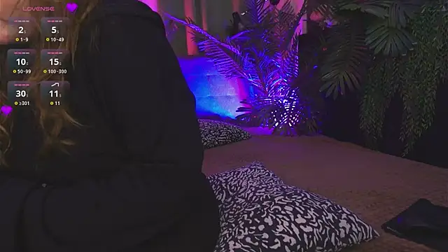 Mia  Peach online show from 12.11.24