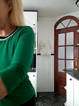 Snapshot of lamorbosa37 chatting on 12.13.24 lamorbosa37 online show from 12.13.24