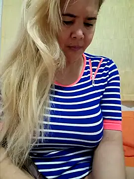 Snapshot of lamorbosa37 chatting on 12.17.24 lamorbosa37 online show from 12.17.24