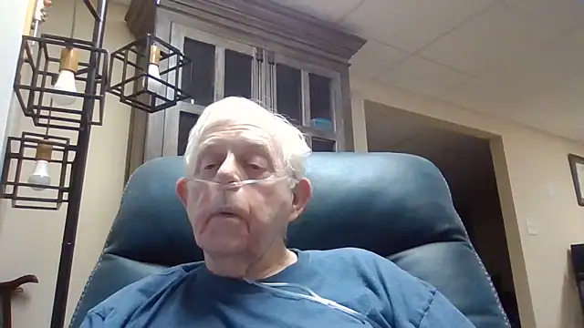 Snapshot of bootlegmanz chatting on 06.17.26 bootlegmanz online show from 06.17.26