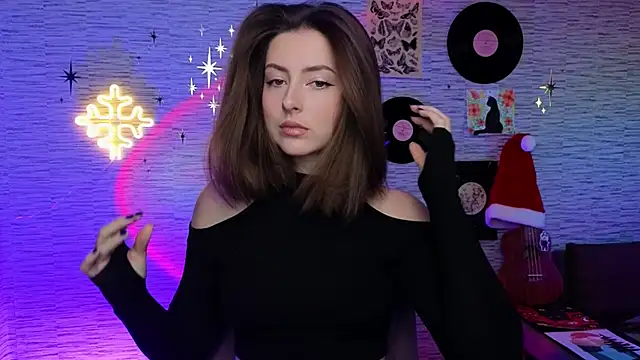 Snapshot of GloriaElmer chatting on 12.10.24 GloriaElmer online show from 12.10.24