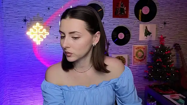 Snapshot of GloriaElmer chatting on 12.16.24 GloriaElmer online show from 12.16.24