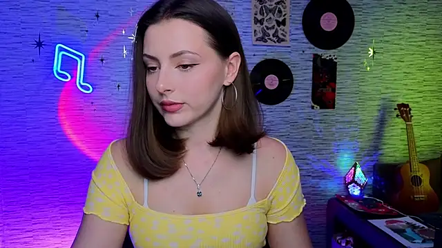 Snapshot of GloriaElmer chatting on 02.07.25 GloriaElmer online show from 02.07.25