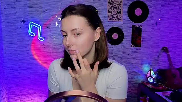 Snapshot of GloriaElmer chatting on 02.17.25 GloriaElmer online show from 02.17.25