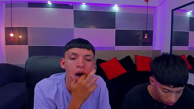 Snapshot of Juan_Nd_Steven chatting on 12.13.24 Juan Nd Steven online show from 12.13.24