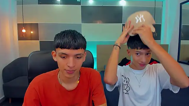 Snapshot of Juan_Nd_Steven chatting on 12.24.24 Juan Nd Steven online show from 12.24.24