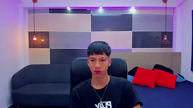 Snapshot of Juan_Nd_Steven chatting on 12.24.24 Juan Nd Steven online show from 12.24.24