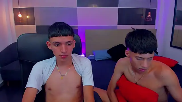 Snapshot of Juan_Nd_Steven chatting on 12.28.24 Juan Nd Steven online show from 12.28.24