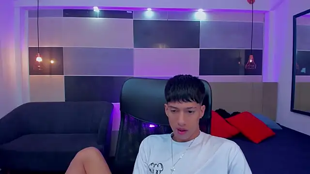 Snapshot of Juan_Nd_Steven chatting on 12.29.24 Juan Nd Steven online show from 12.29.24