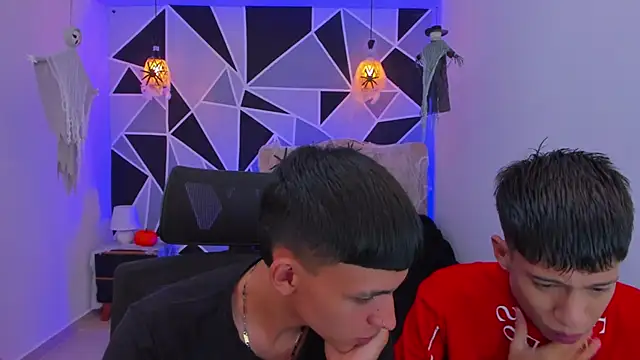 Snapshot of Juan_Nd_Steven chatting on 10.28.25 Juan Nd Steven online show from 10.28.25