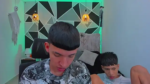 Snapshot of Juan_Nd_Steven chatting on 10.29.25 Juan Nd Steven online show from 10.29.25