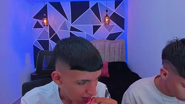 Snapshot of Juan_Nd_Steven chatting on 11.15.25 Juan Nd Steven online show from 11.15.25