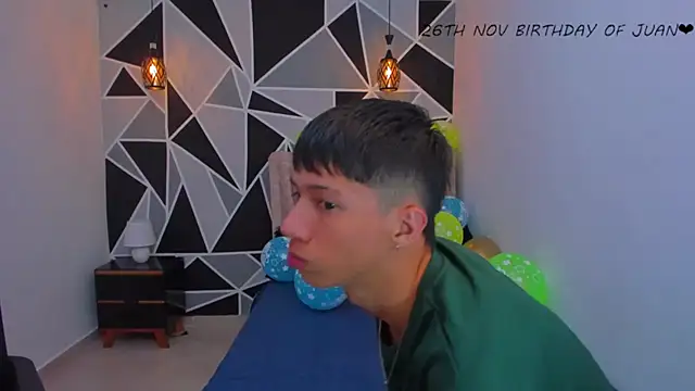 Snapshot of Juan_Nd_Steven chatting on 11.26.25 Juan Nd Steven online show from 11.26.25