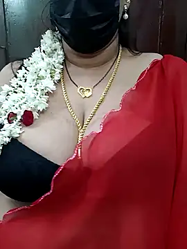 Snapshot of ashikaa_r chatting on 12.29.24 ashikaa r online show from 12.29.24