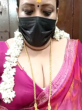 Snapshot of ashikaa_r chatting on 02.19.25 ashikaa r online show from 02.19.25